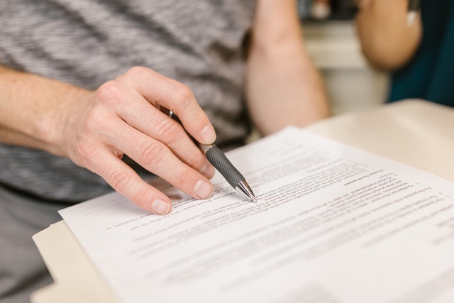 signing lease agreement